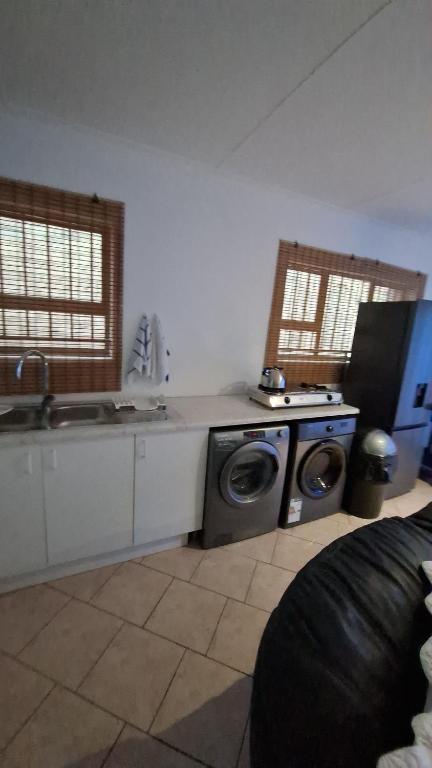 To Let 2 Bedroom Property for Rent in Wavecrest Eastern Cape